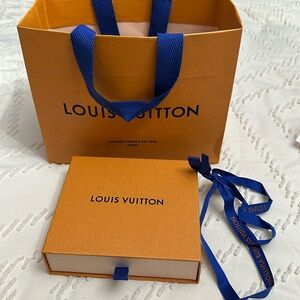 Louis Vuitton Wallet packaging